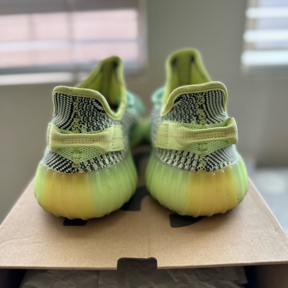 Yeezy Boost 350 V2 lime green - Picture 5 of 5